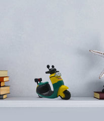Minion Scooter Resin Toy Décor